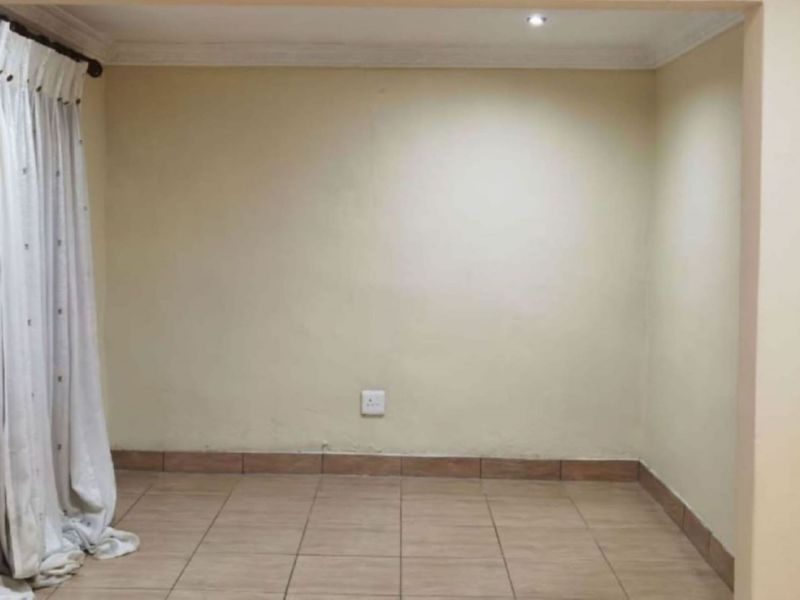 Charming 1-bedroom And 1-bathroom House In Zondi - Photo 4