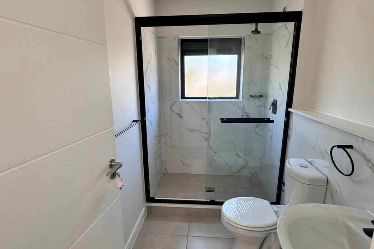 Partly Furnished 1 Bedroom Apartment. Perfect For Working Professional - Photo 4