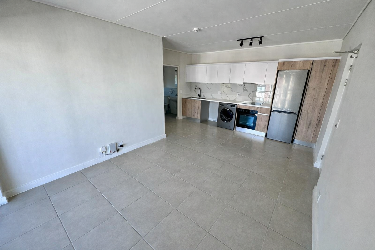 Partly Furnished 1 Bedroom Apartment. Perfect For Working Professional - Photo 2