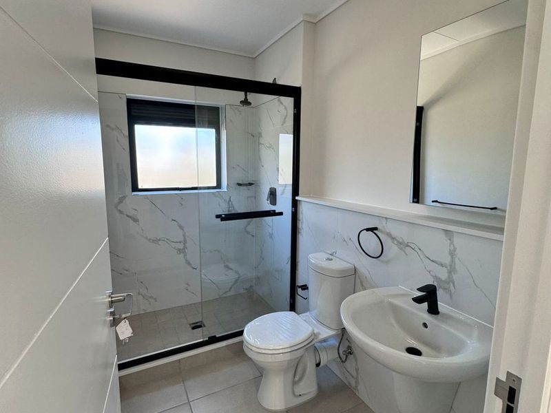Partly Furnished 1 Bedroom Apartment. Perfect For Working Professional - Photo 3