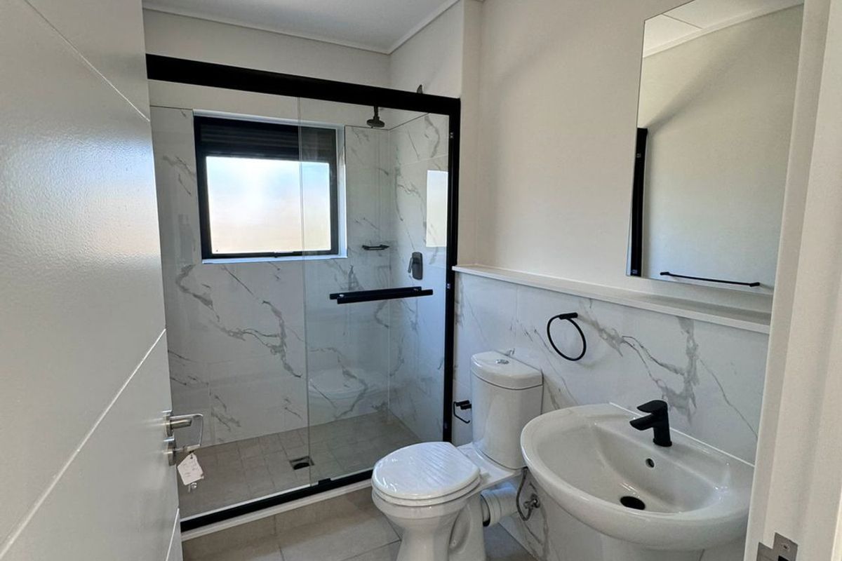 Partly Furnished 1 Bedroom Apartment. Perfect For Working Professional - Photo 3