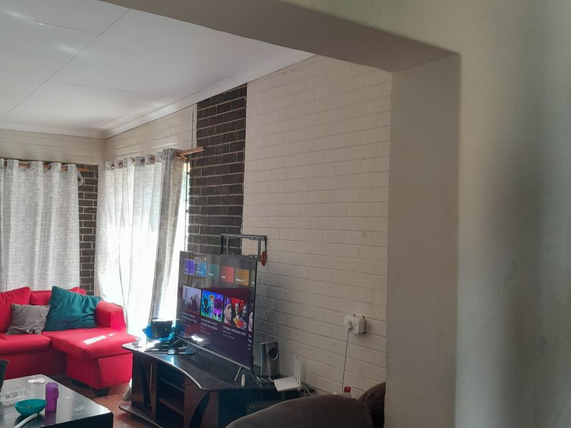Spacious 2,5-bedroom  And 1-bathroom Apartment In Lombardy East - Photo 6