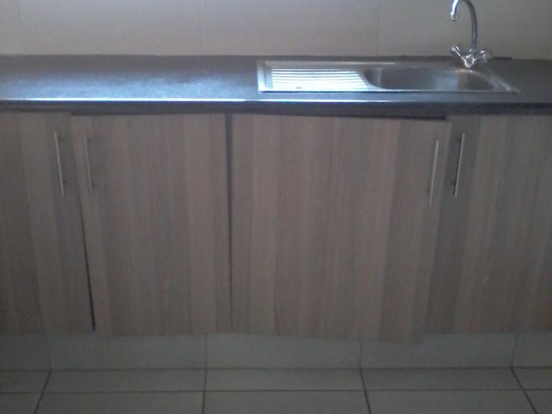 Spacious 2,5-bedroom  And 1-bathroom Apartment In Lombardy East - Photo 2