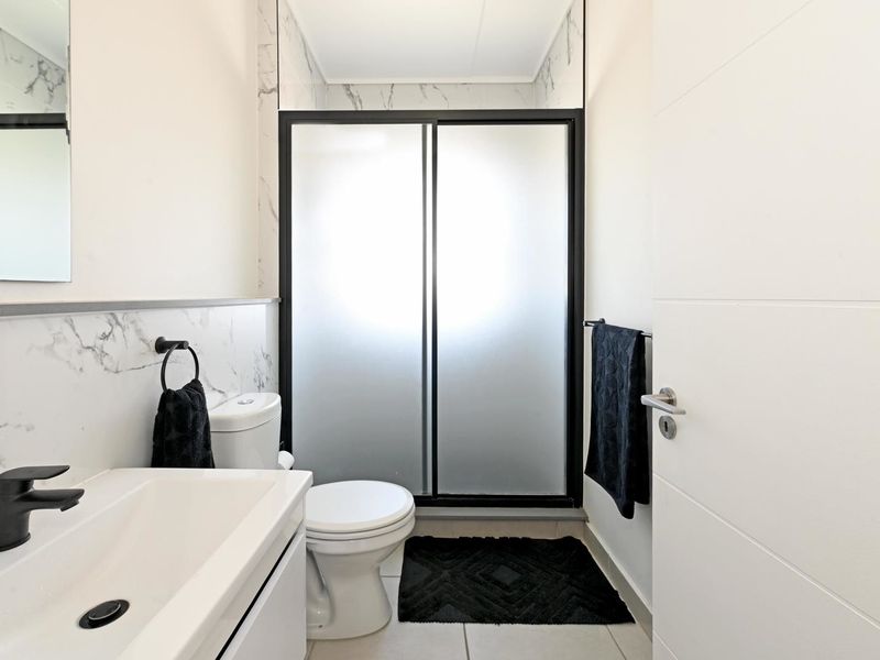 Large Luxury 1 Bedroom And 1 Bath Apartment In Fynbos Lifestyle Estate - Photo 9