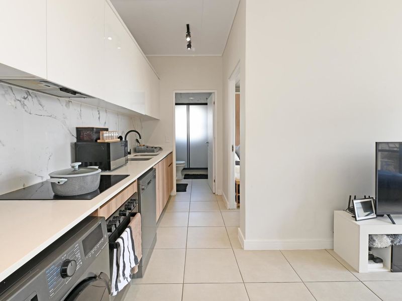 Large Luxury 1 Bedroom And 1 Bath Apartment In Fynbos Lifestyle Estate - Photo 8