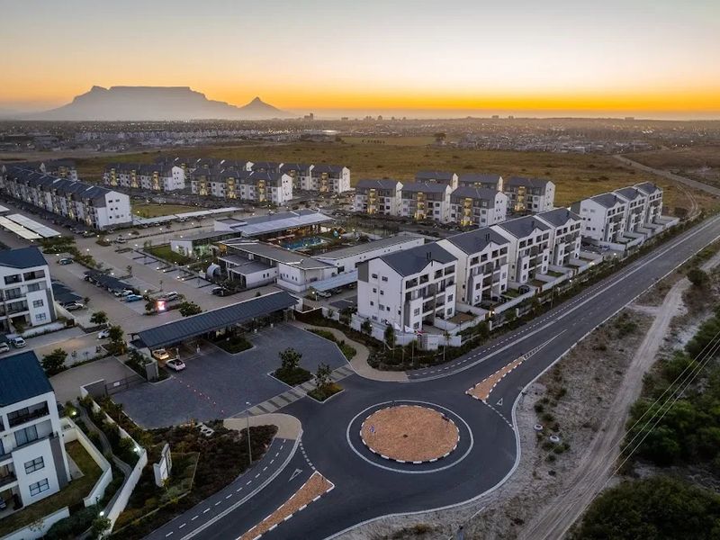 Large Luxury 1 Bedroom And 1 Bath Apartment In Fynbos Lifestyle Estate - Photo 2