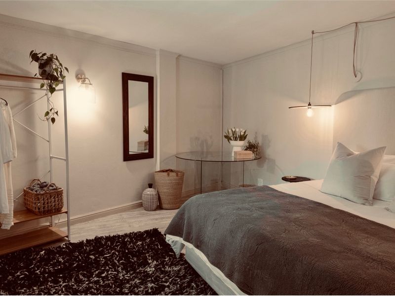 Secure 2-bedroom And 1-bathroom Camps Bay Cottage - Photo 10