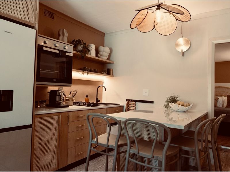 Secure 2-bedroom And 1-bathroom Camps Bay Cottage - Photo 4