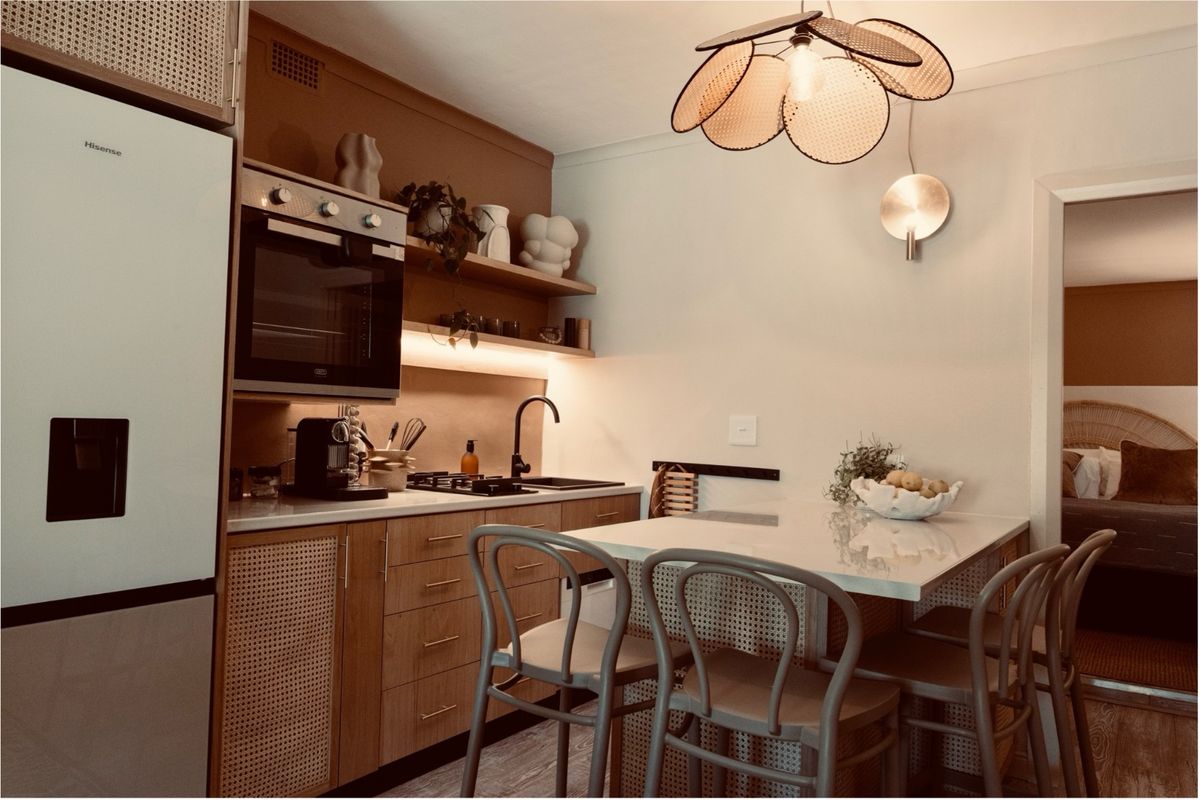 Secure 2-bedroom And 1-bathroom Camps Bay Cottage - Photo 4