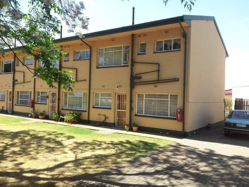 Secure 2-bedroom Duplex With Prepaid Electricity & Garage In Strubenvale - Photo 2