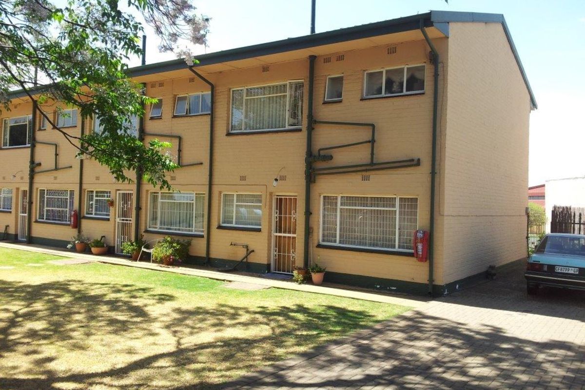 Secure 2-bedroom Duplex With Prepaid Electricity & Garage In Strubenvale - Photo 2