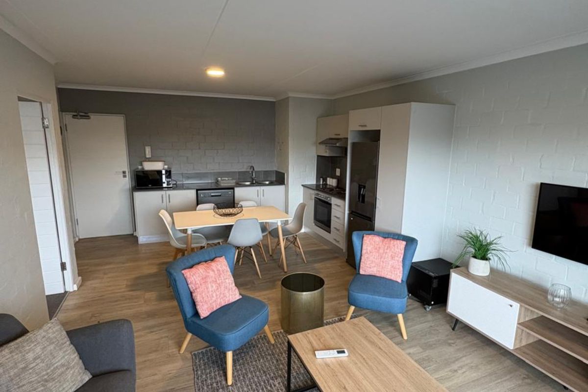 Secure 1-Bedroom Apartment In Main Road, Diep River - Photo 3