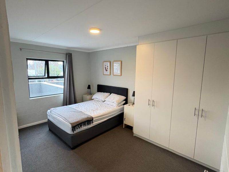 Secure 1-Bedroom Apartment In Main Road, Diep River - Photo 4