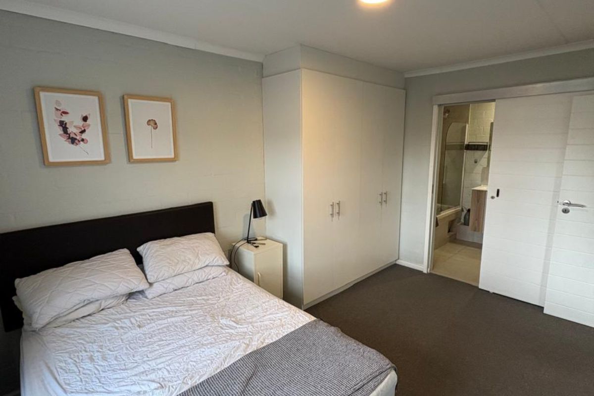 Secure 1-Bedroom Apartment In Main Road, Diep River - Photo 5