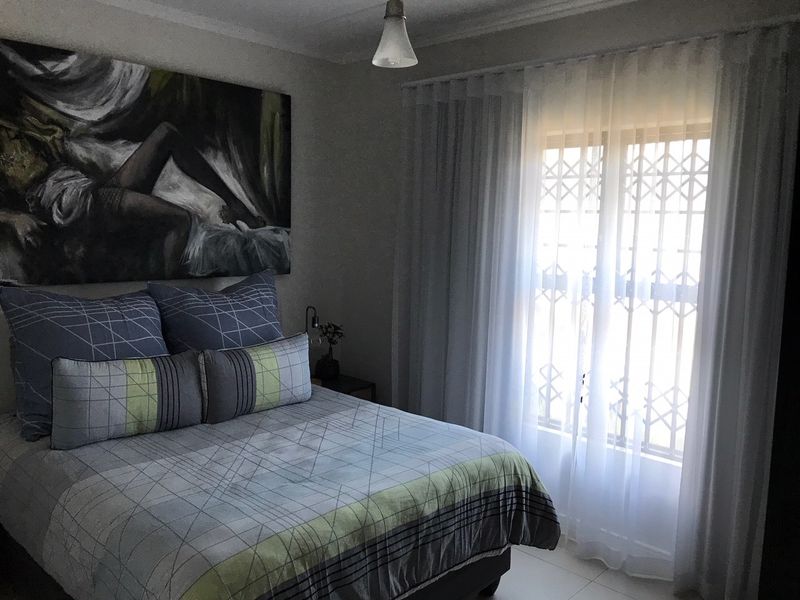 Modern 3 Bedroom And 2 Bath Apartment - Photo 7