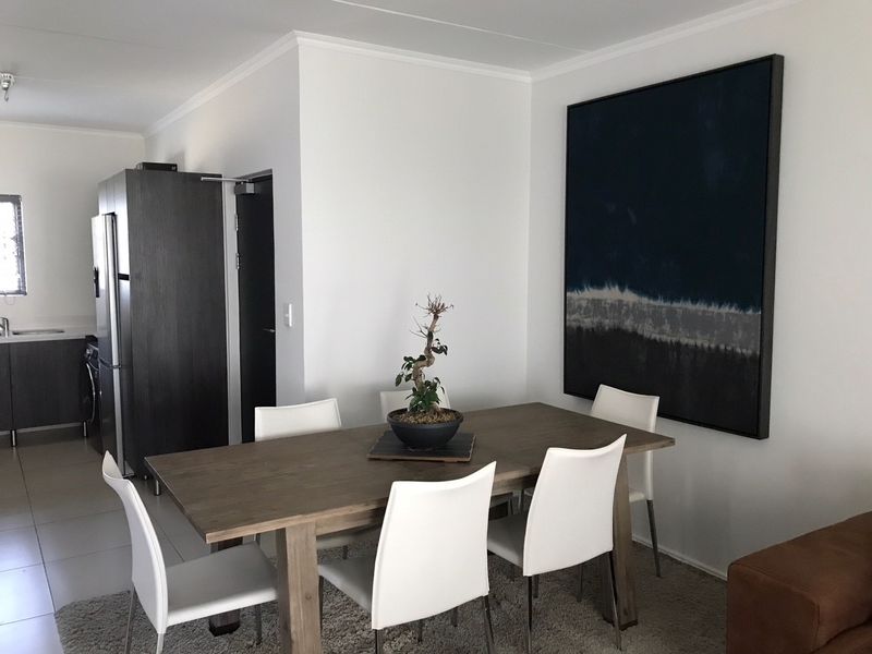 Modern 3 Bedroom And 2 Bath Apartment - Photo 4