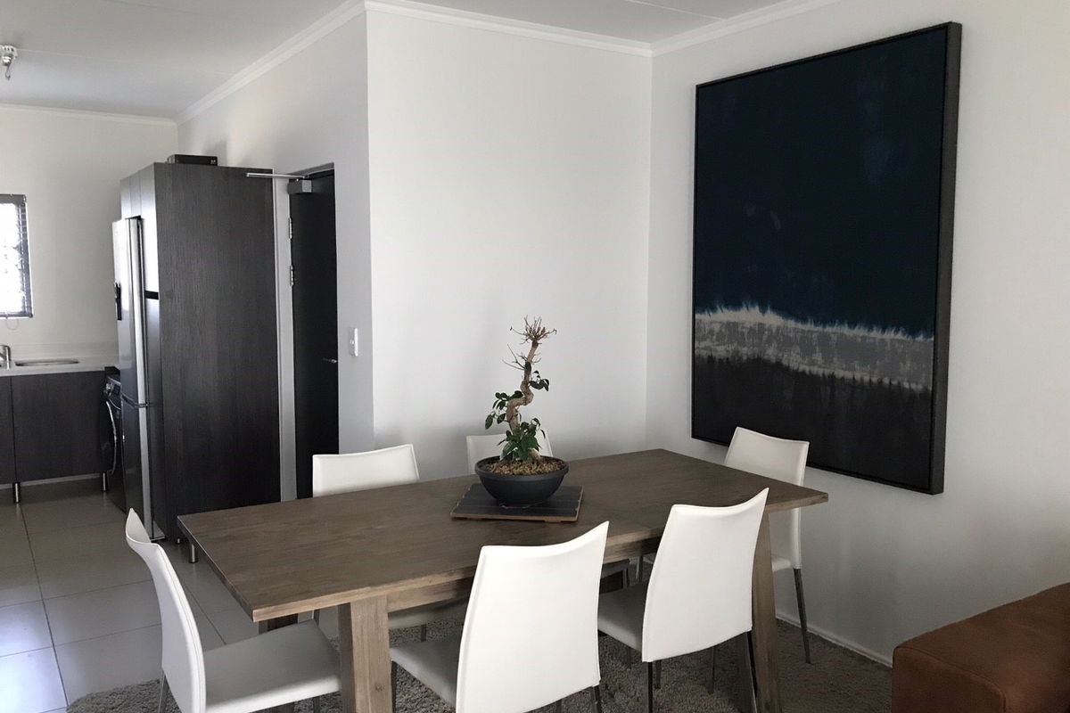 Modern 3 Bedroom And 2 Bath Apartment - Photo 4