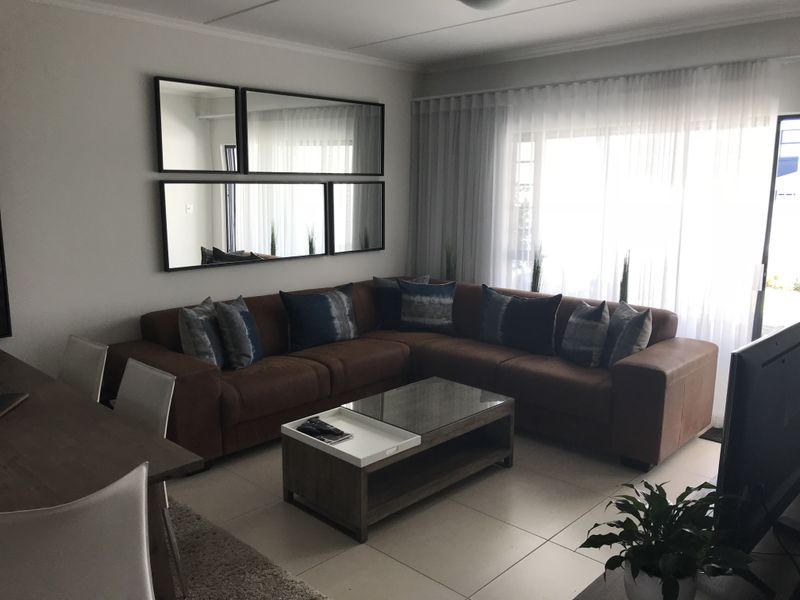 Modern 3 Bedroom And 2 Bath Apartment - Photo 5