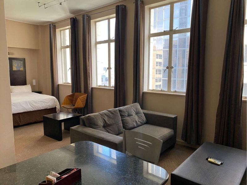 Secure 1-Bedroom And 1-Bathroom Apartment In Mapungubwe Hotel - Photo 6