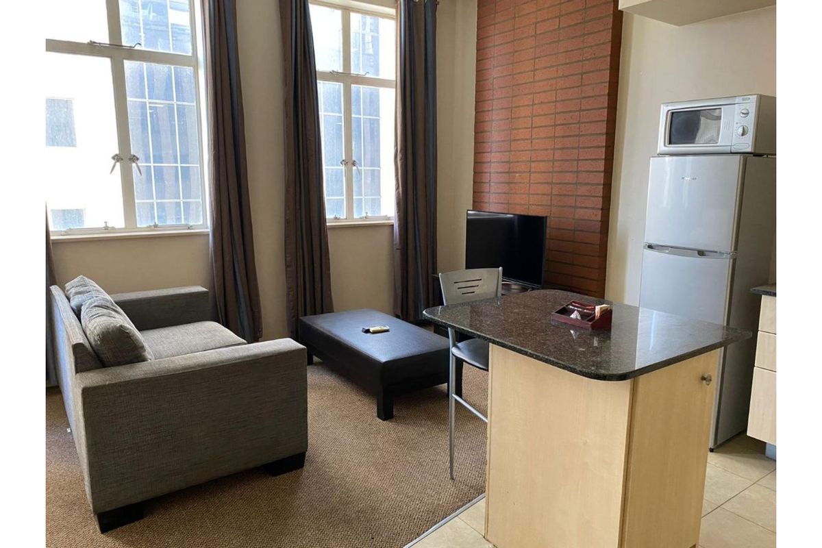 Secure 1-Bedroom And 1-Bathroom Apartment In Mapungubwe Hotel - Photo 5