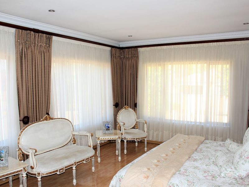 Magnificent 5-bedroom Family Haven Near Top Schools In Prime Constantia Park - Photo 9