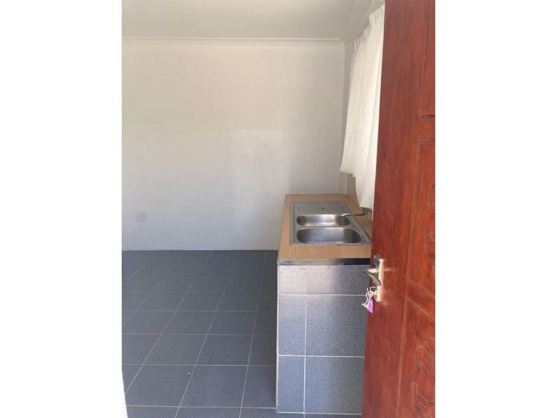 Furnished 1-bedroom And 1-bathroom Cottage In Orange Grove - Photo 3