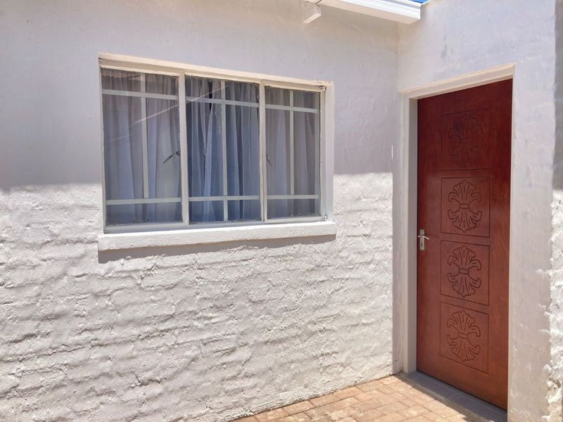 Furnished 1-bedroom And 1-bathroom Cottage In Orange Grove - Photo 2