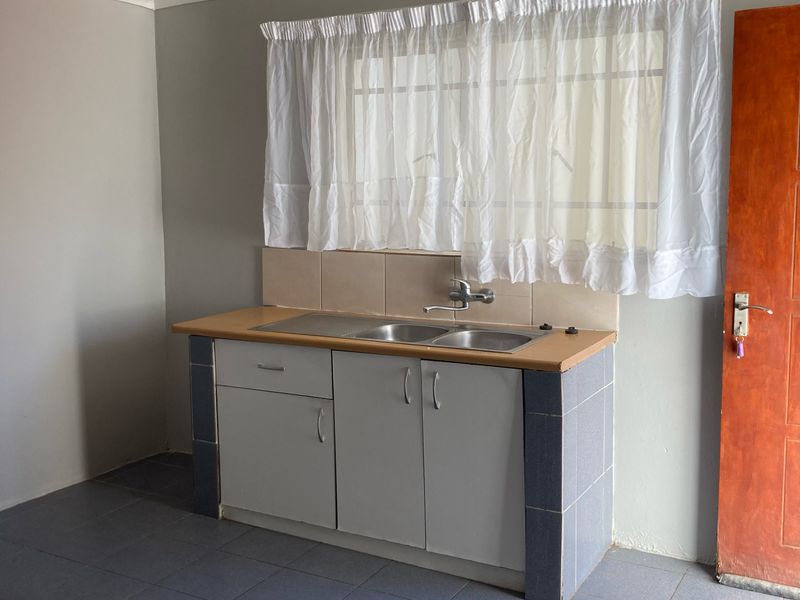Furnished 1-bedroom And 1-bathroom Cottage In Orange Grove - Photo 4