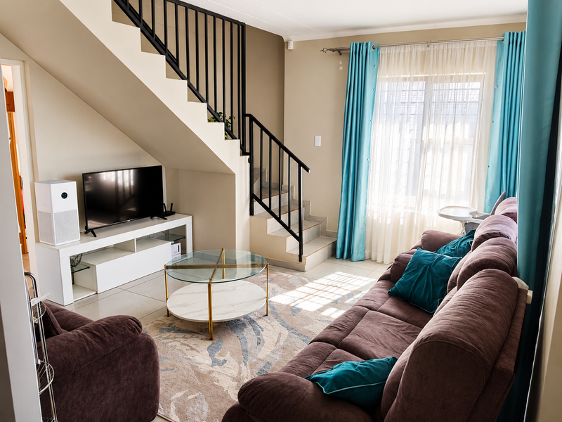 Modern House 3 Bedroom, 2 Bath Ideal For Families - Photo 6