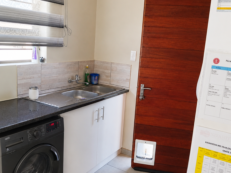 Modern House 3 Bedroom, 2 Bath Ideal For Families - Photo 3