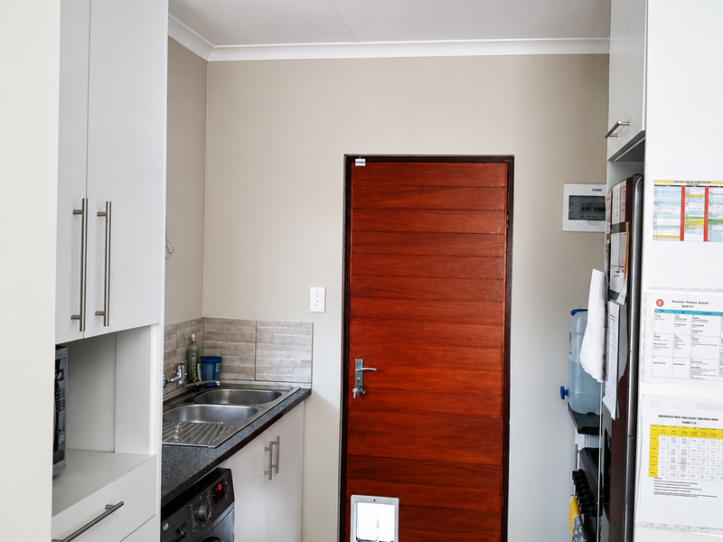 Modern House 3 Bedroom, 2 Bath Ideal For Families - Photo 5