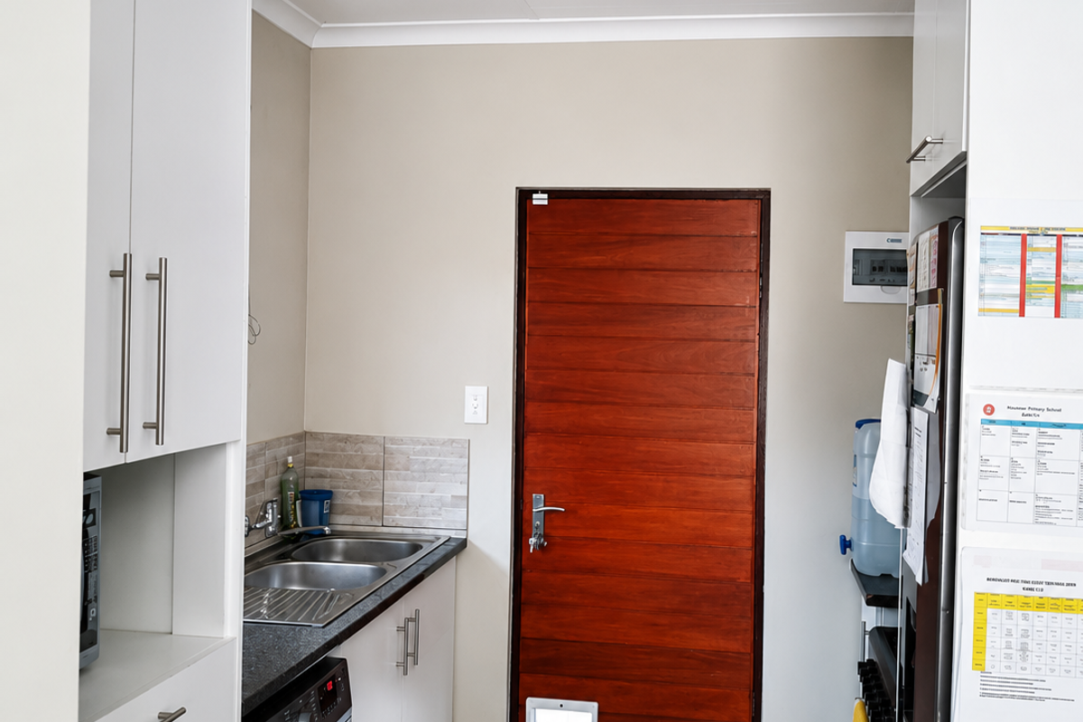Modern House 3 Bedroom, 2 Bath Ideal For Families - Photo 5