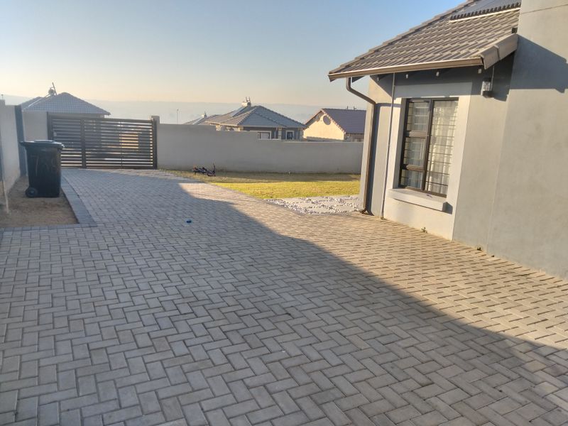 Modern House 3 Bedroom, 2 Bath Ideal For Families - Photo 2