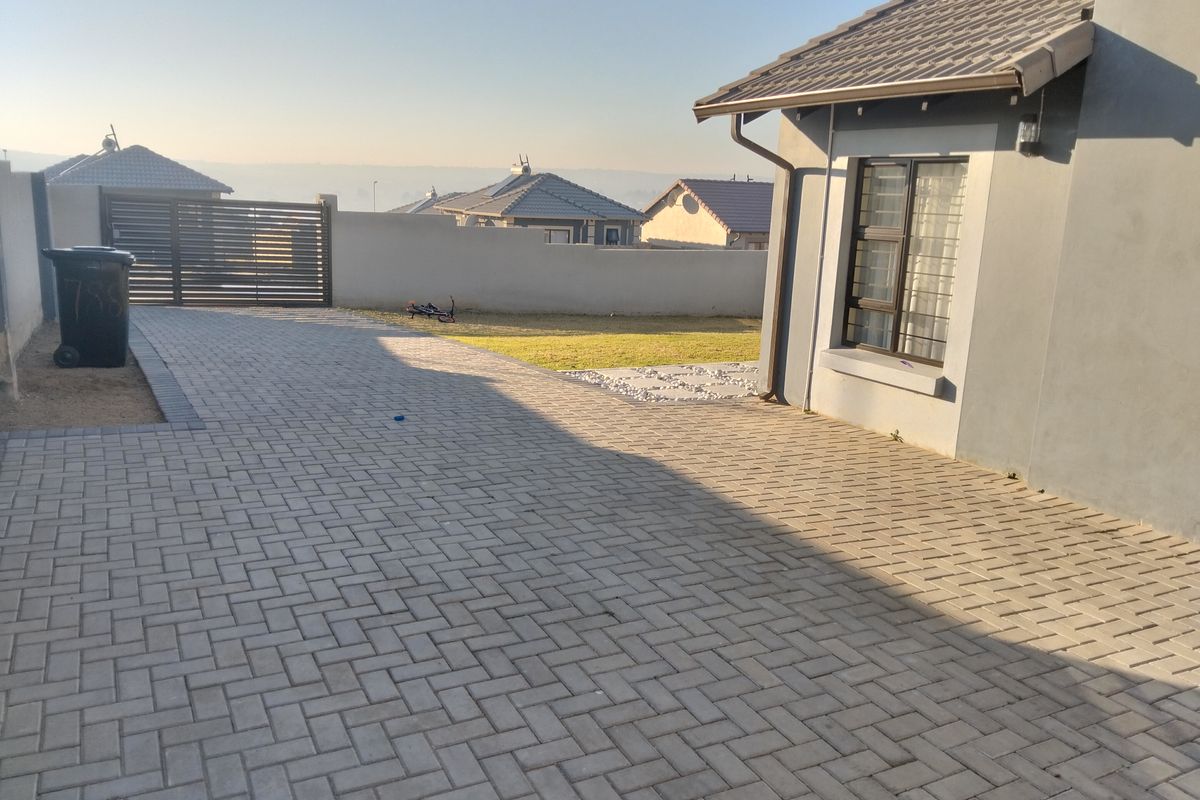 Modern House 3 Bedroom, 2 Bath Ideal For Families - Photo 2