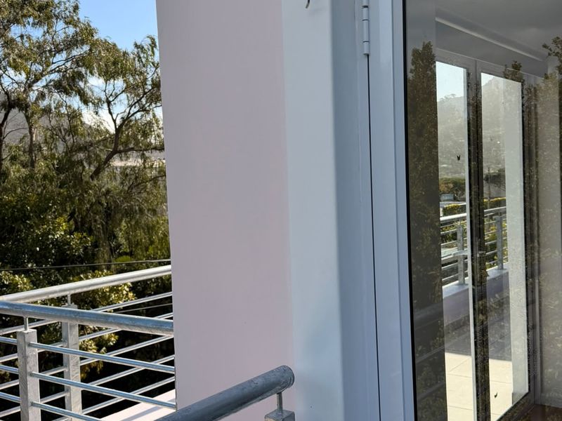 Secure 2-bedroom And 2-bathroom Apartment In Louw Road, Penzance Estate - Photo 6