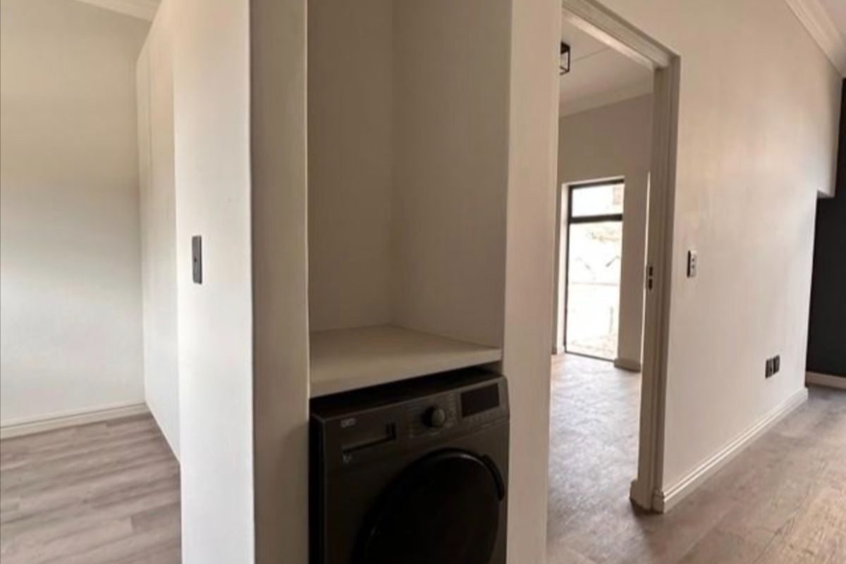 Modern 2-bed Second Floor Apartment | Arnim Apartments, Brackenfell South - Photo 5