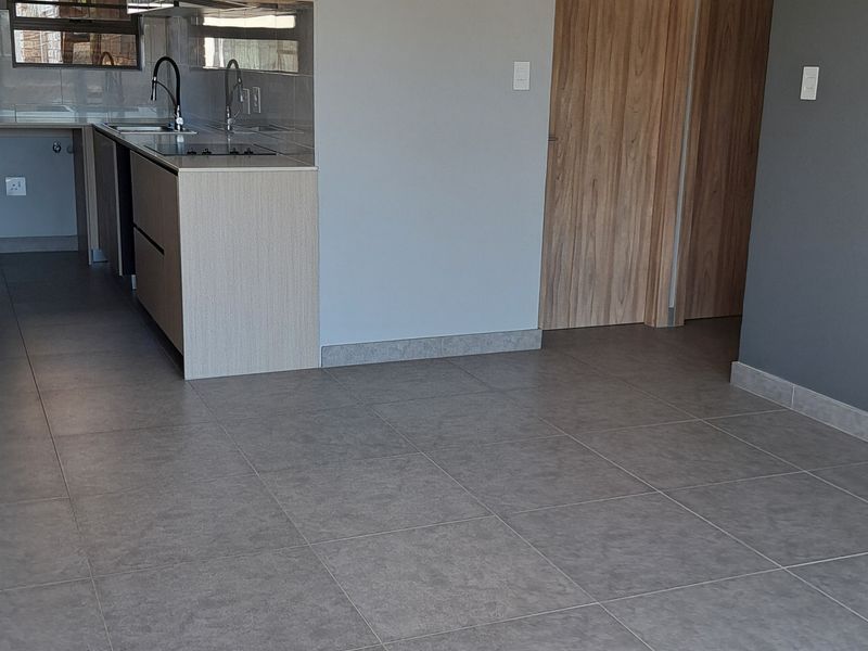 Beautiful 2 Bedroom And 1 Bathroom Apartment In Sunset Place - Photo 6