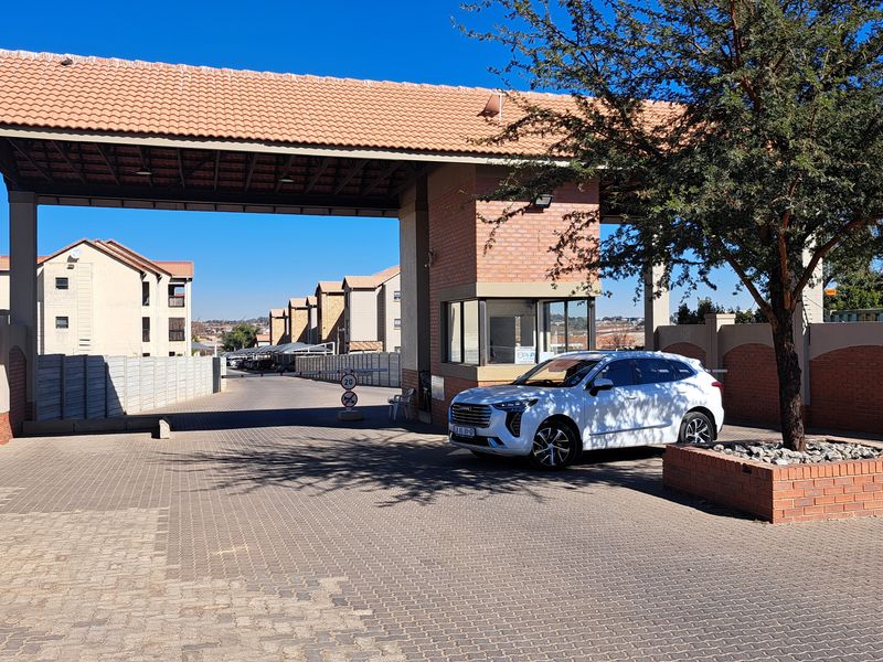 Beautiful 2 Bedroom And 1 Bathroom Apartment In Sunset Place - Photo 1