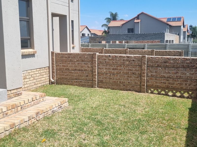 Beautiful 2 Bedroom And 1 Bathroom Apartment In Sunset Place - Photo 10