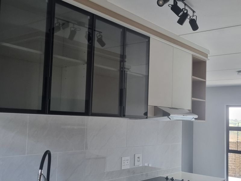 Beautiful 2 Bedroom And 1 Bathroom Apartment In Sunset Place - Photo 4