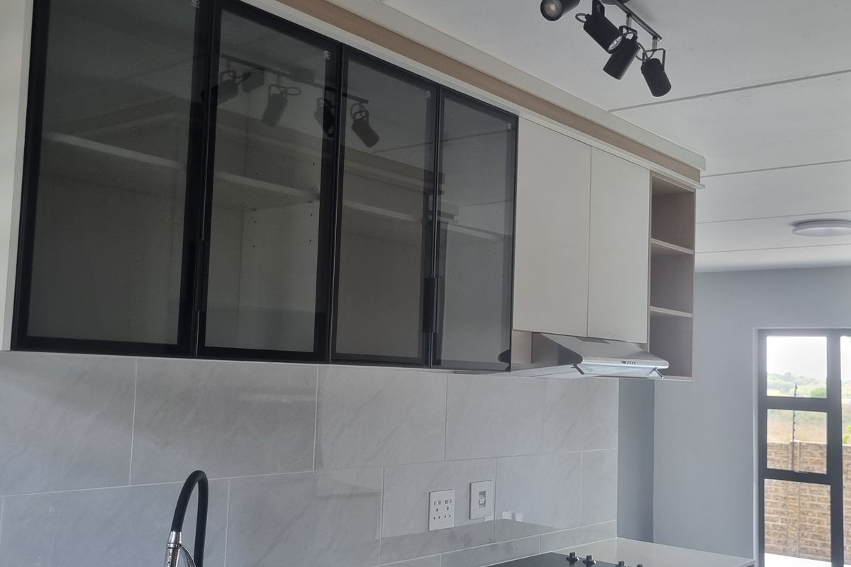 Beautiful 2 Bedroom And 1 Bathroom Apartment In Sunset Place - Photo 4
