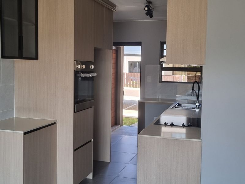 Beautiful 2 Bedroom And 1 Bathroom Apartment In Sunset Place - Photo 5