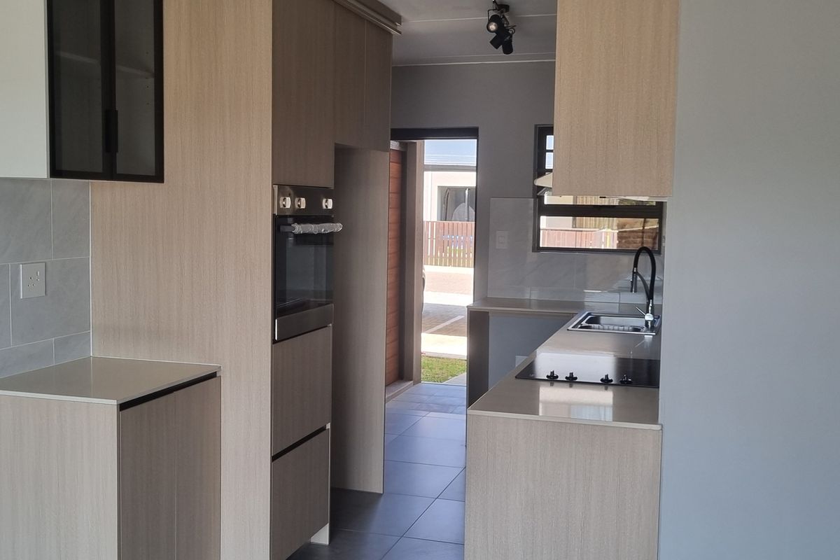 Beautiful 2 Bedroom And 1 Bathroom Apartment In Sunset Place - Photo 5