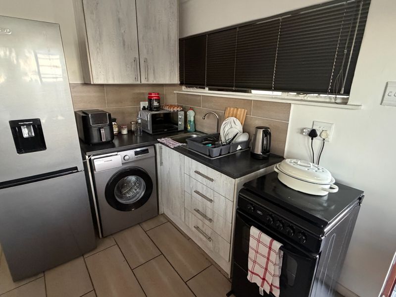 Secure Bachelor Flat In Poplar Street, Bellair - Photo 2