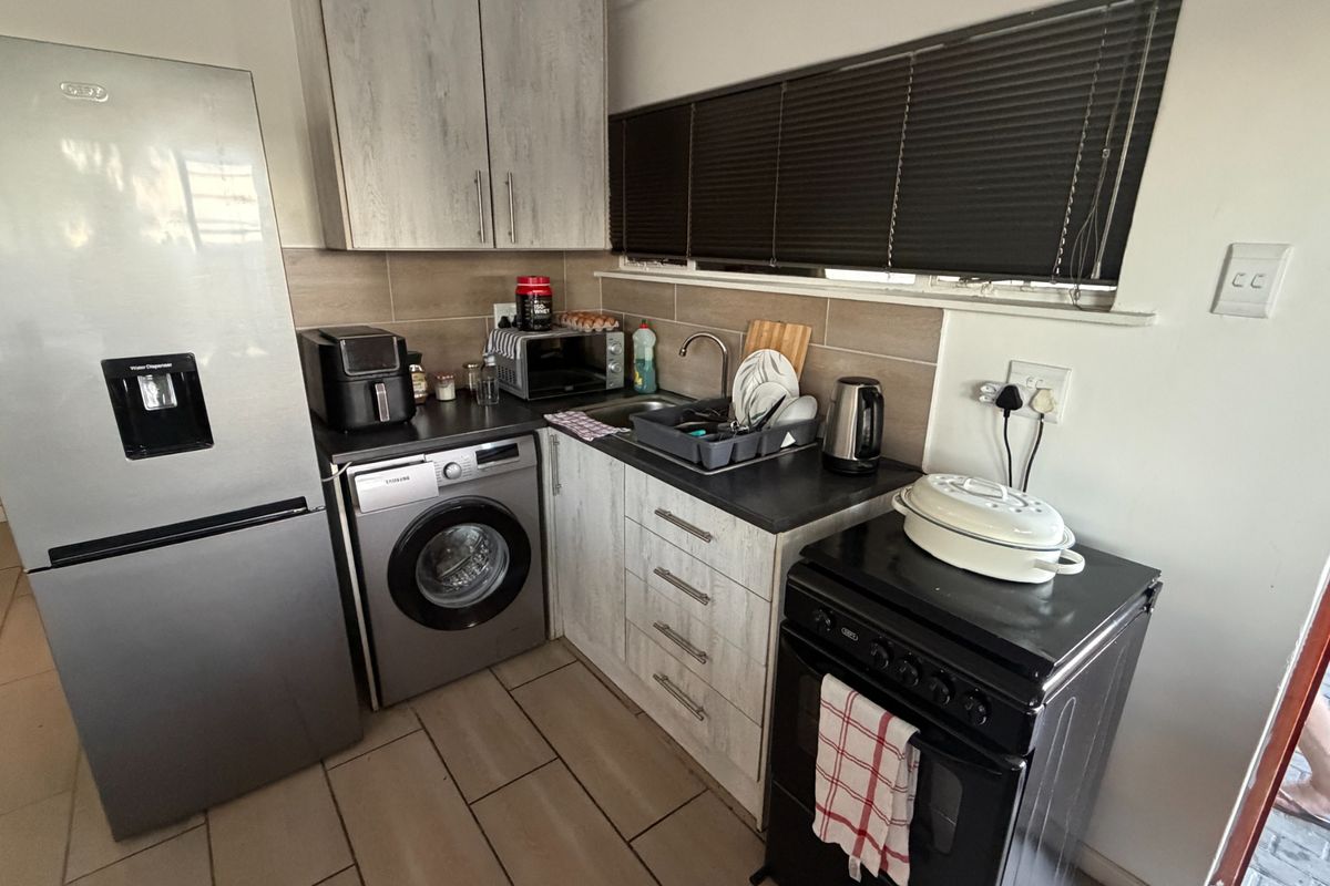 Secure Bachelor Flat In Poplar Street, Bellair - Photo 2