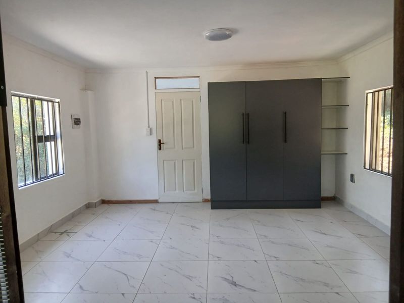 Secure 1-Bedroom House In Sonbesie Street, - Photo 7