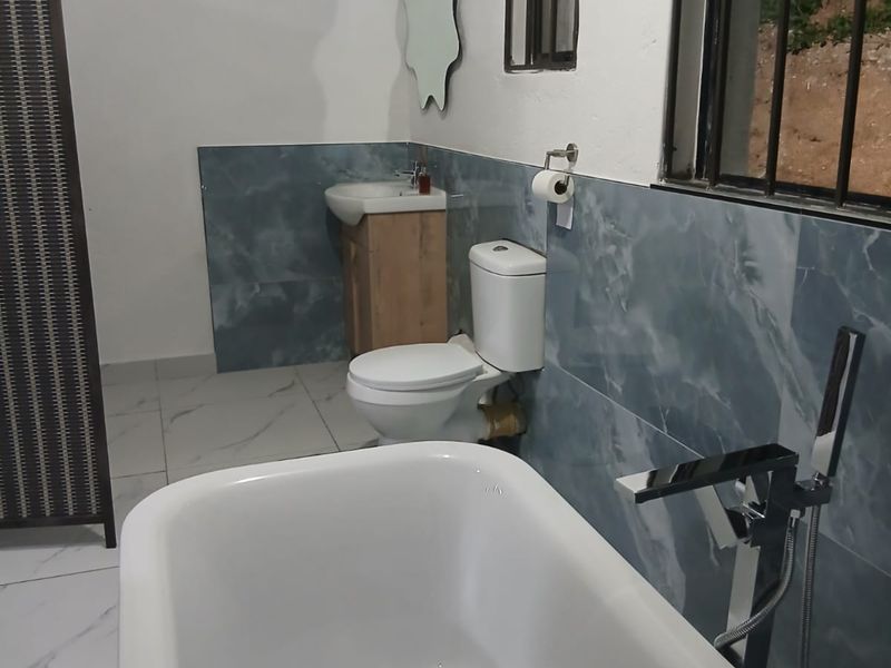 Secure 1-Bedroom House In Sonbesie Street, - Photo 9