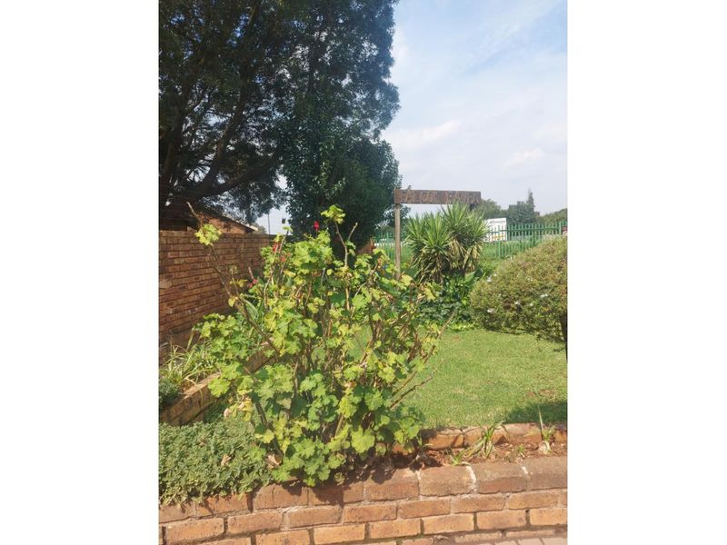 Stunning 2-Bedroom Free Standing Townhouse In Falcon Haven - Photo 8