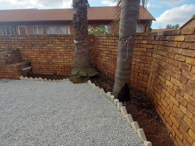 Stunning 2-Bedroom Free Standing Townhouse In Falcon Haven - Photo 7