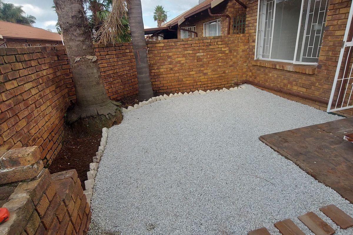 Stunning 2-Bedroom Free Standing Townhouse In Falcon Haven - Photo 5